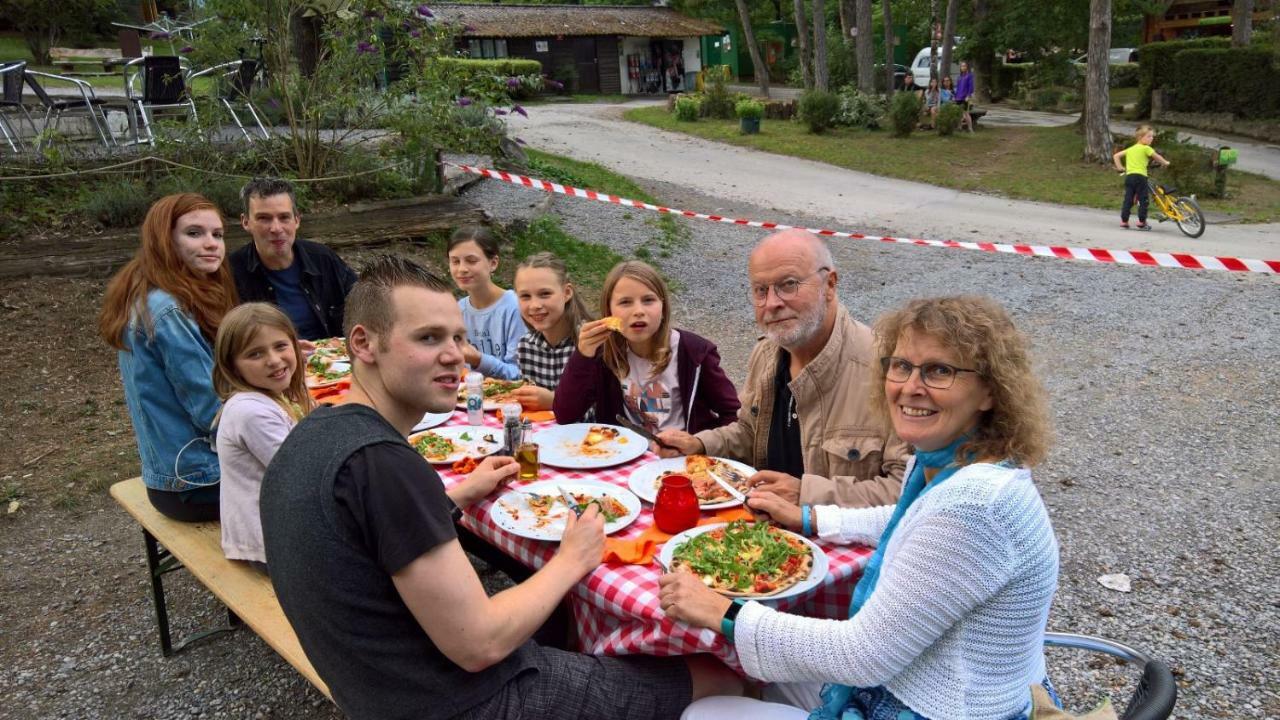 Hotel Safari Tent At Camping Le Roptai Rochefort Zewnętrze zdjęcie